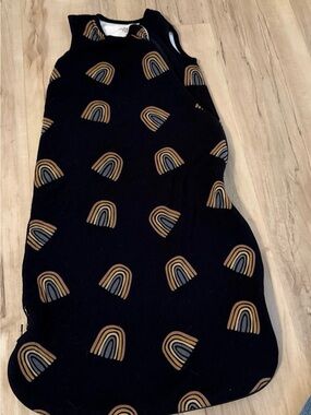 Kyte BABY Black Sleep Sack with Tan and Gray Rainbow Prints